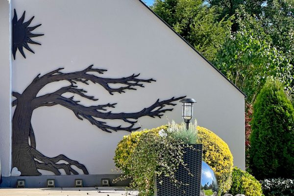 Alter_Baum_im_Wind_klein